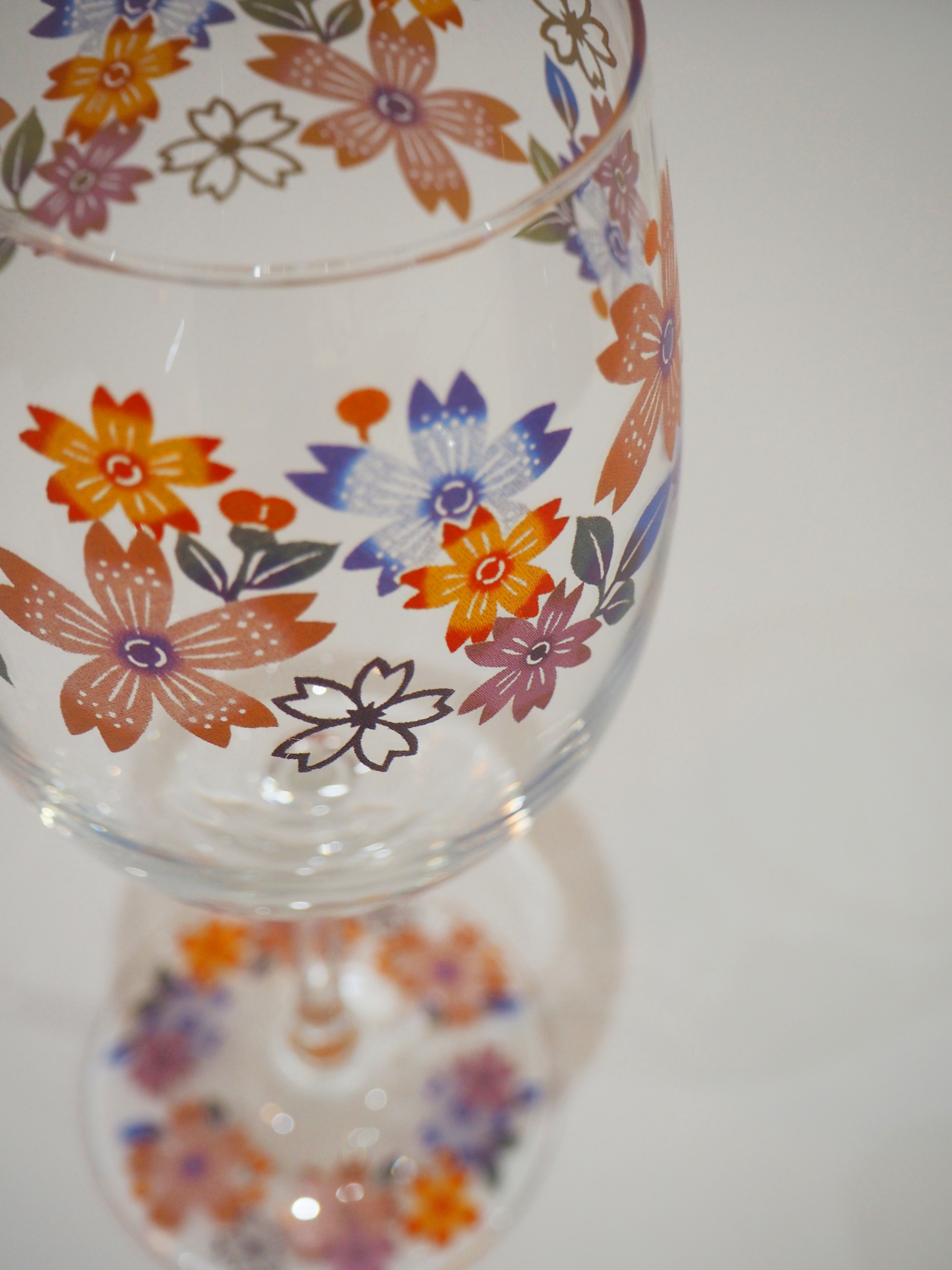 Search メニュー開閉 Tel 098 926 1930 お問い合わせcontact 098 926 1930 お問い合わせ ワイングラス 桜 Home 小物 ワイングラス 桜 ワイングラス 桜 少し大きめのワイングラス 白ワインでも赤ワインでも使える大きさです 桜の柄をカラフルに
